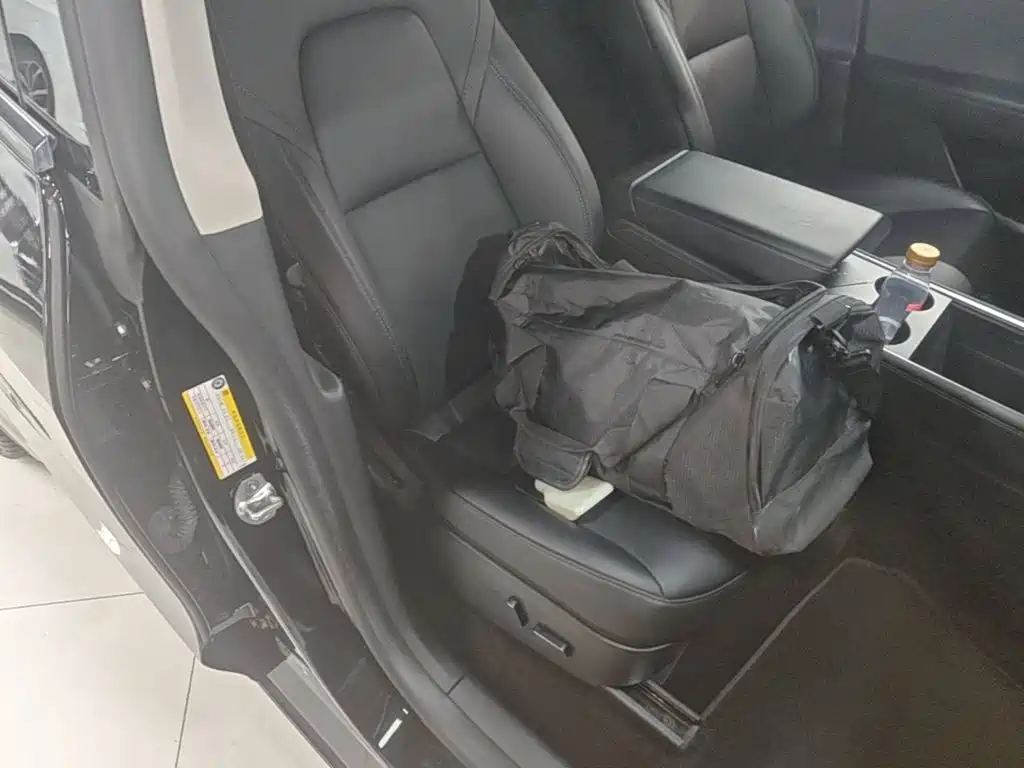 Tesla Model Y — миниатюра 25