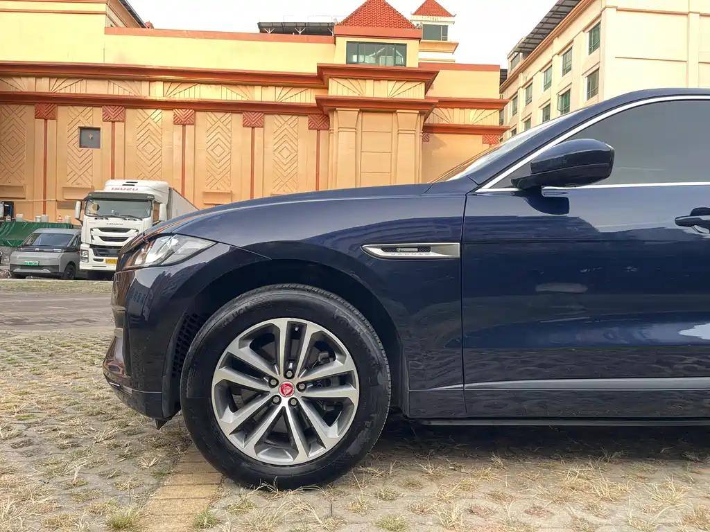 Jaguar F-PACE — миниатюра 8