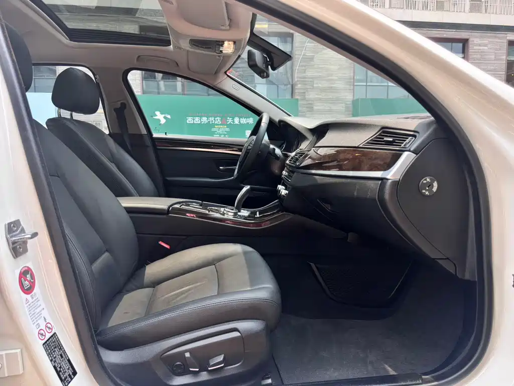 BMW 5 Series — миниатюра 16