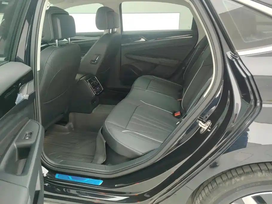 Volkswagen Passat — миниатюра 11