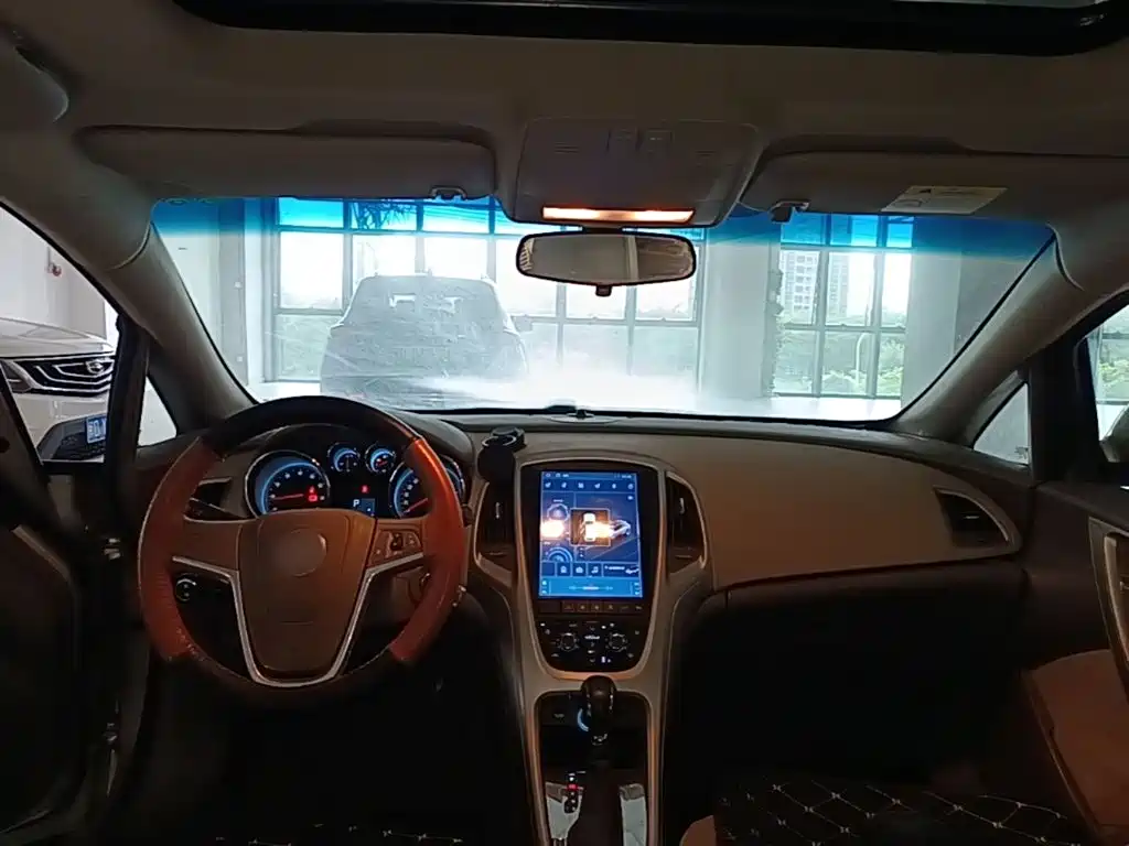 Buick Excelle — миниатюра 10