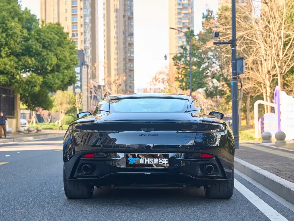 ASTON MARTIN DB11