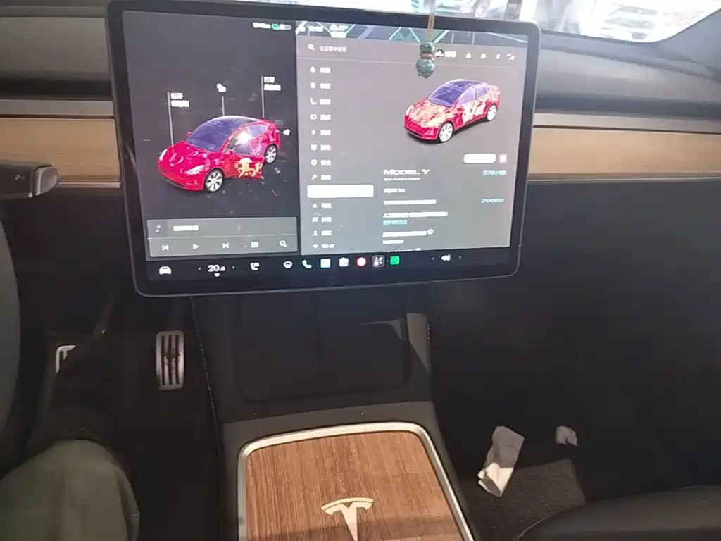 Tesla Model Y — миниатюра 13