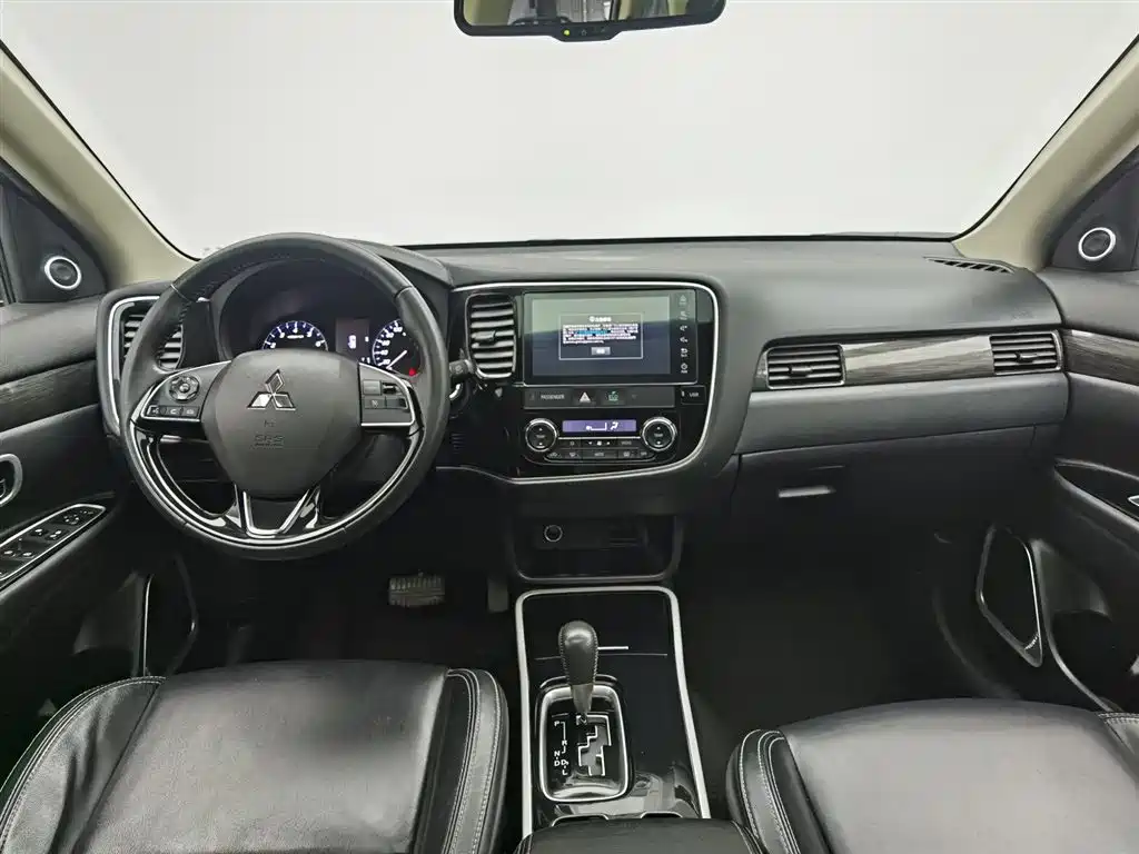 MITSUBISHI OUTLANDER