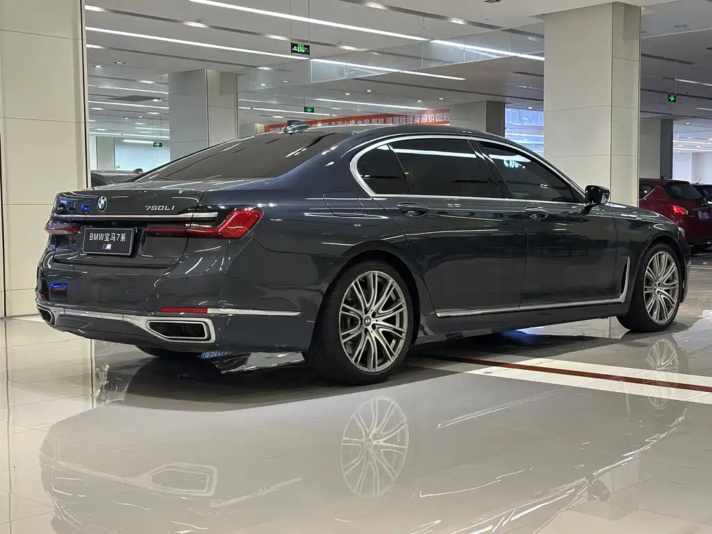 BMW 7 SERIES