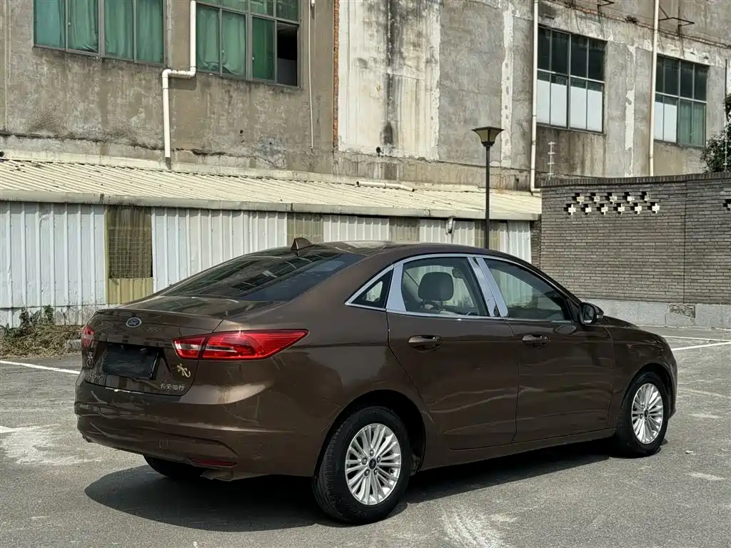 Ford Escort — миниатюра 14