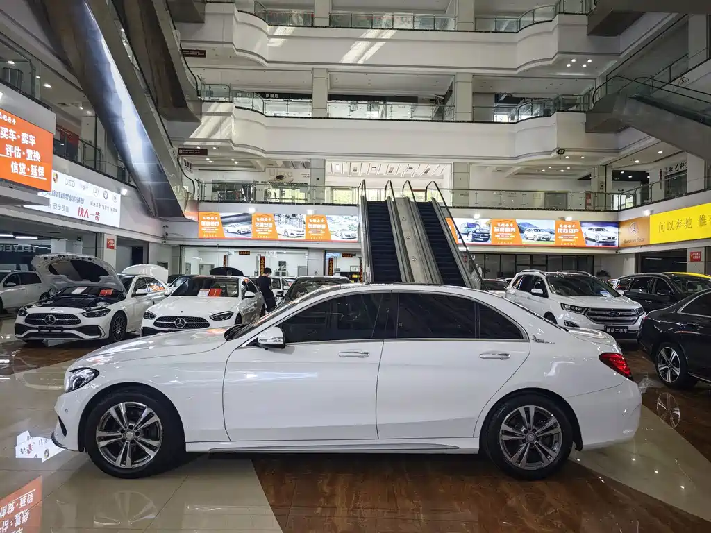 Mercedes-Benz C-Class — миниатюра 3