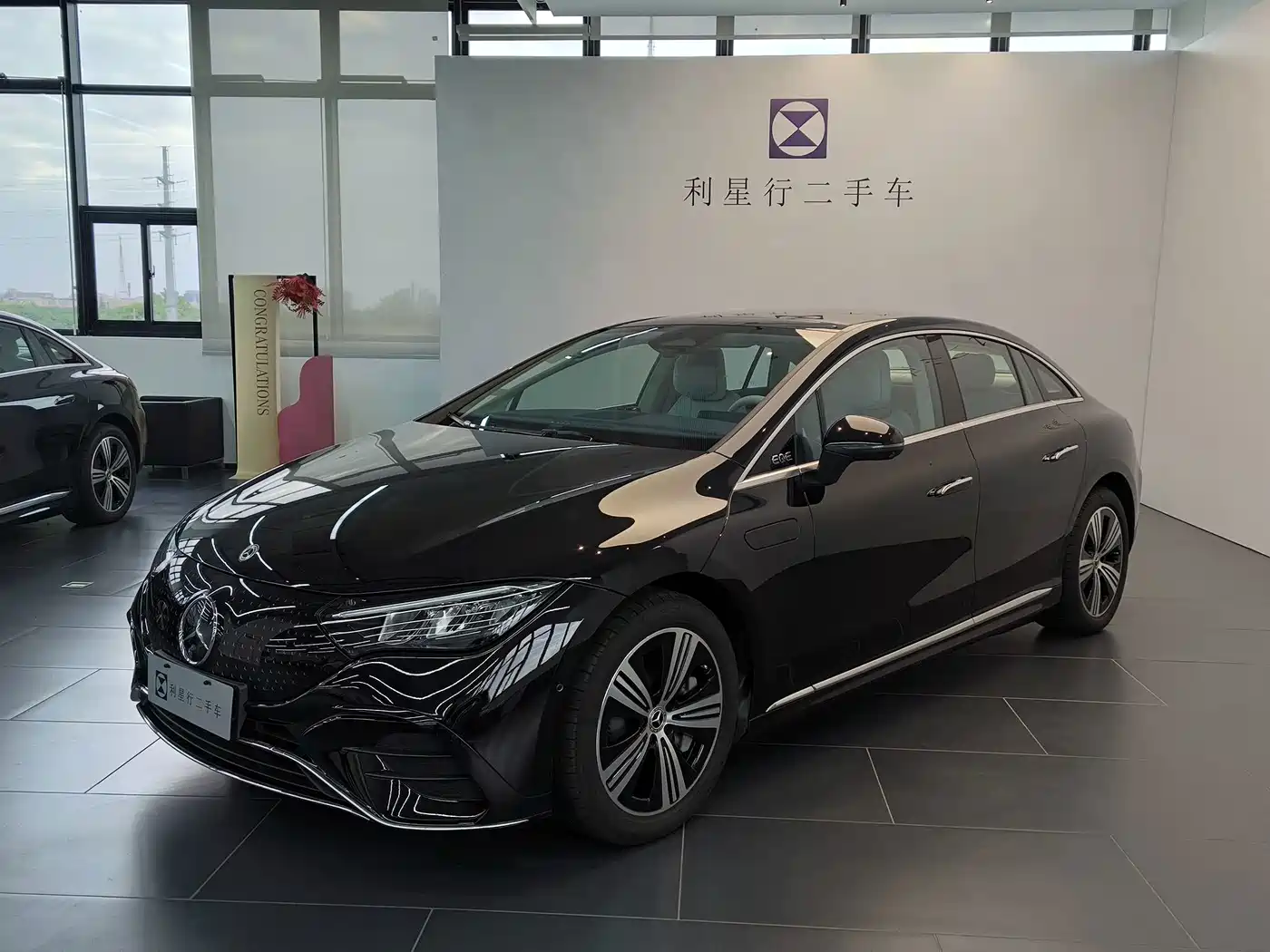 奔驰EQE 2025款 500 4MATIC 先锋版 2025