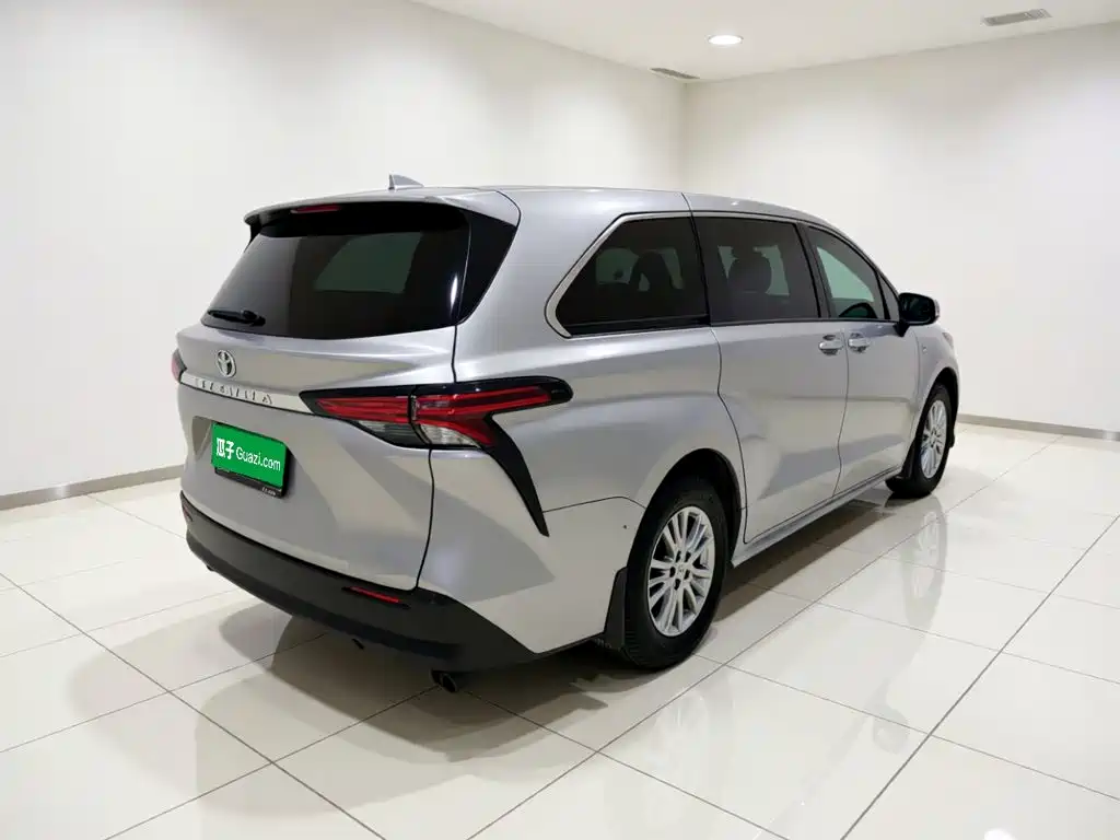 Toyota Sienna — миниатюра 6