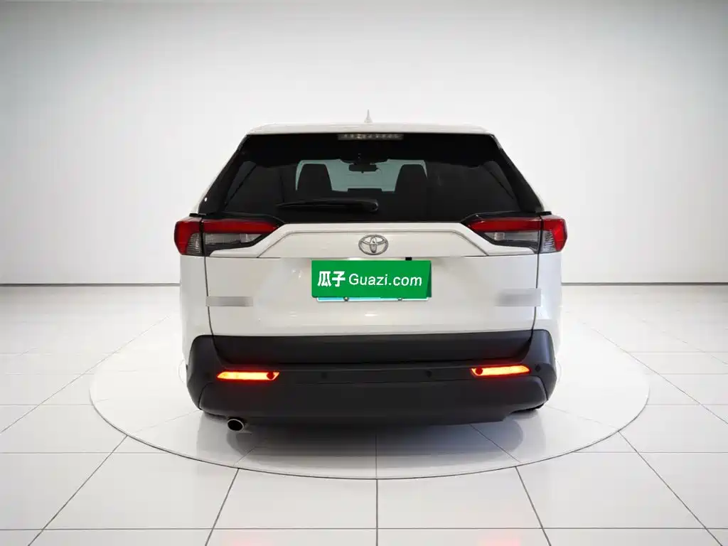 Toyota RAV4 — миниатюра 5