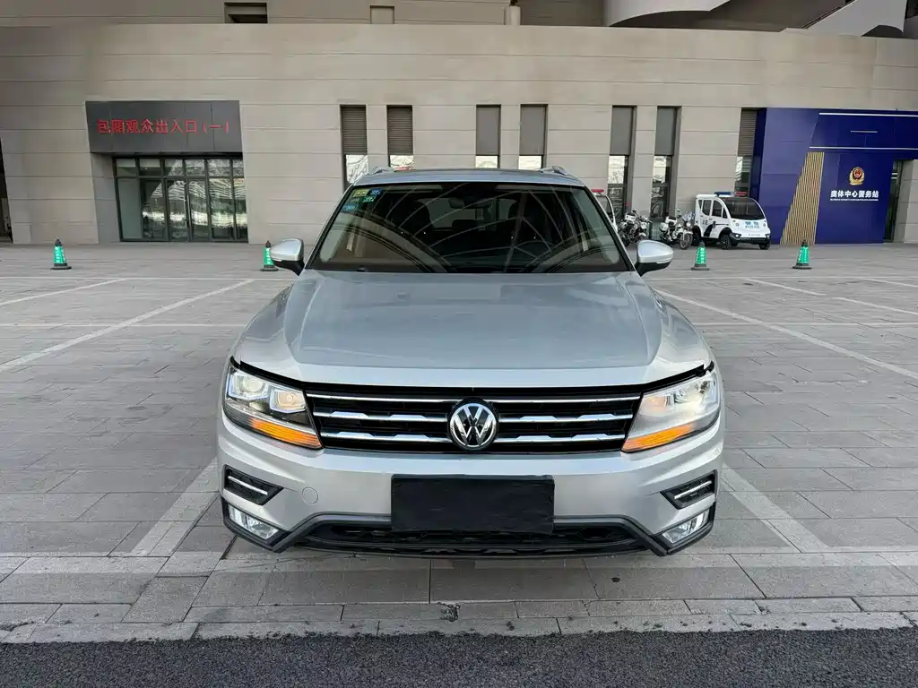 VOLKSWAGEN TIGUAN L