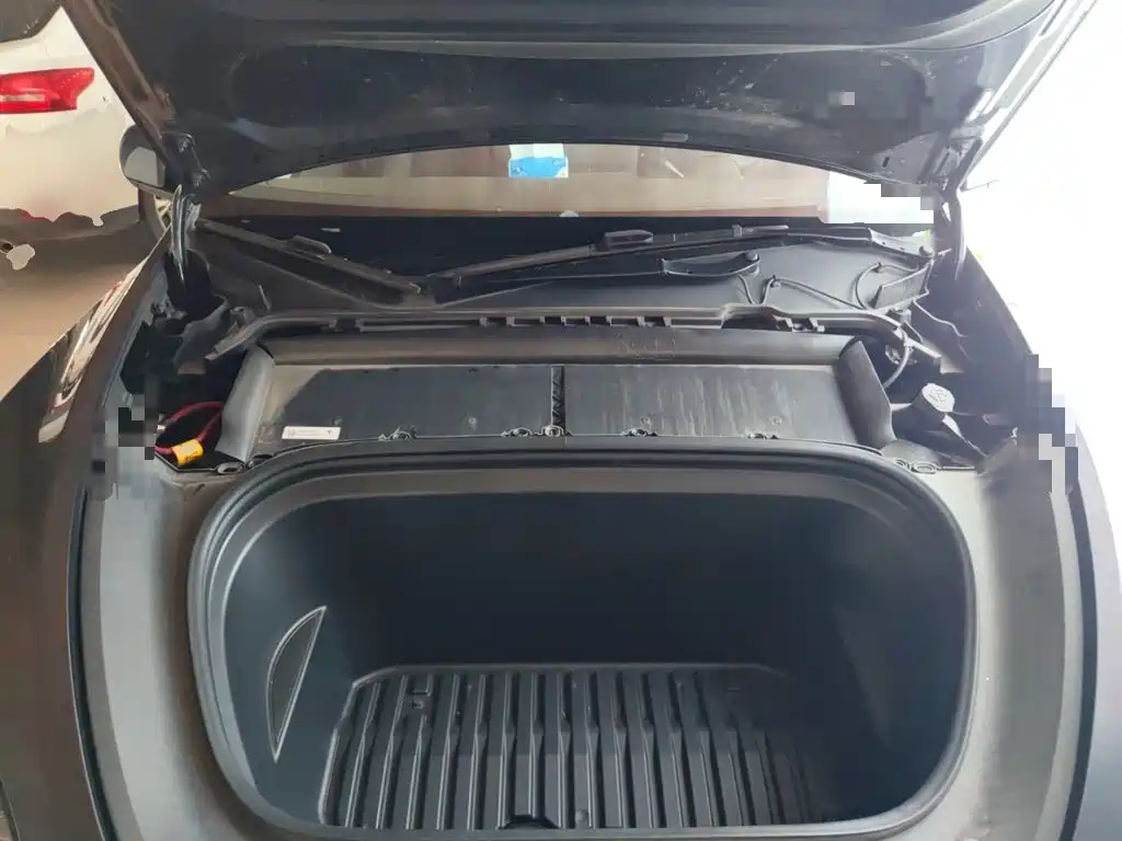 Tesla Model Y — миниатюра 16