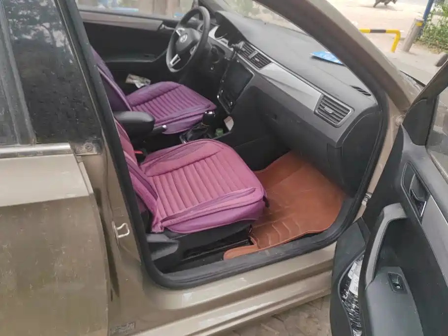 Skoda Rapid — миниатюра 8