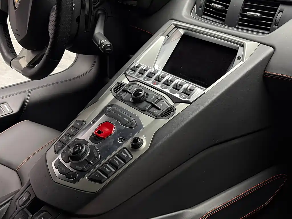 Lamborghini Aventador — миниатюра 17