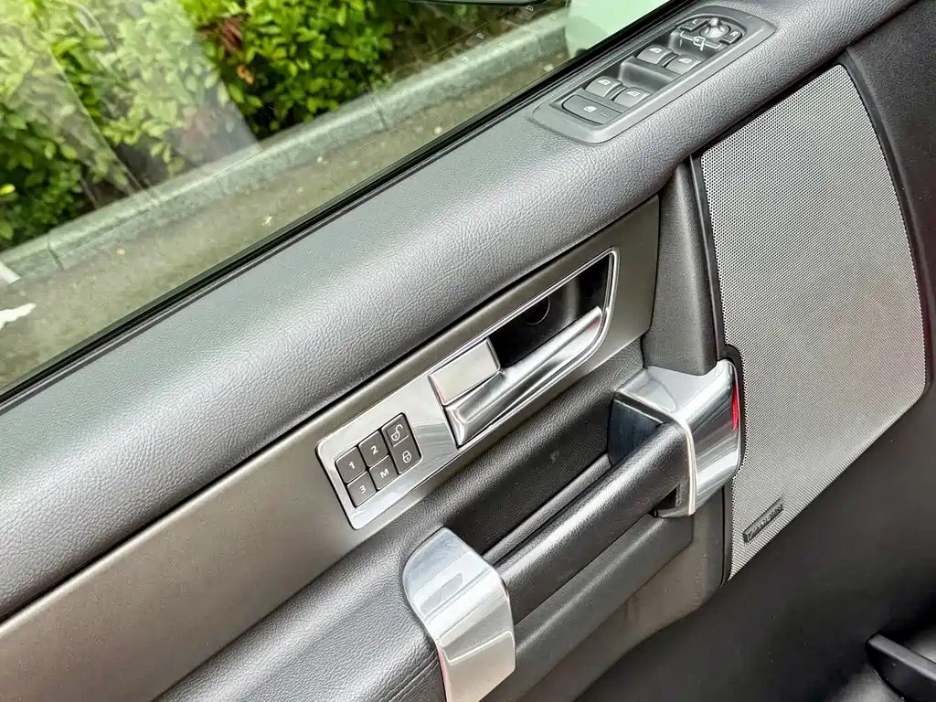 Land Rover Discovery — миниатюра 11