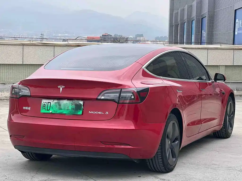 Tesla Model 3 — миниатюра 4