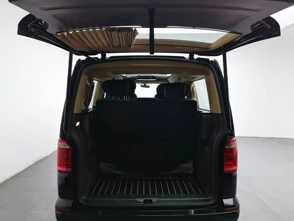Volkswagen Caravelle — миниатюра 4