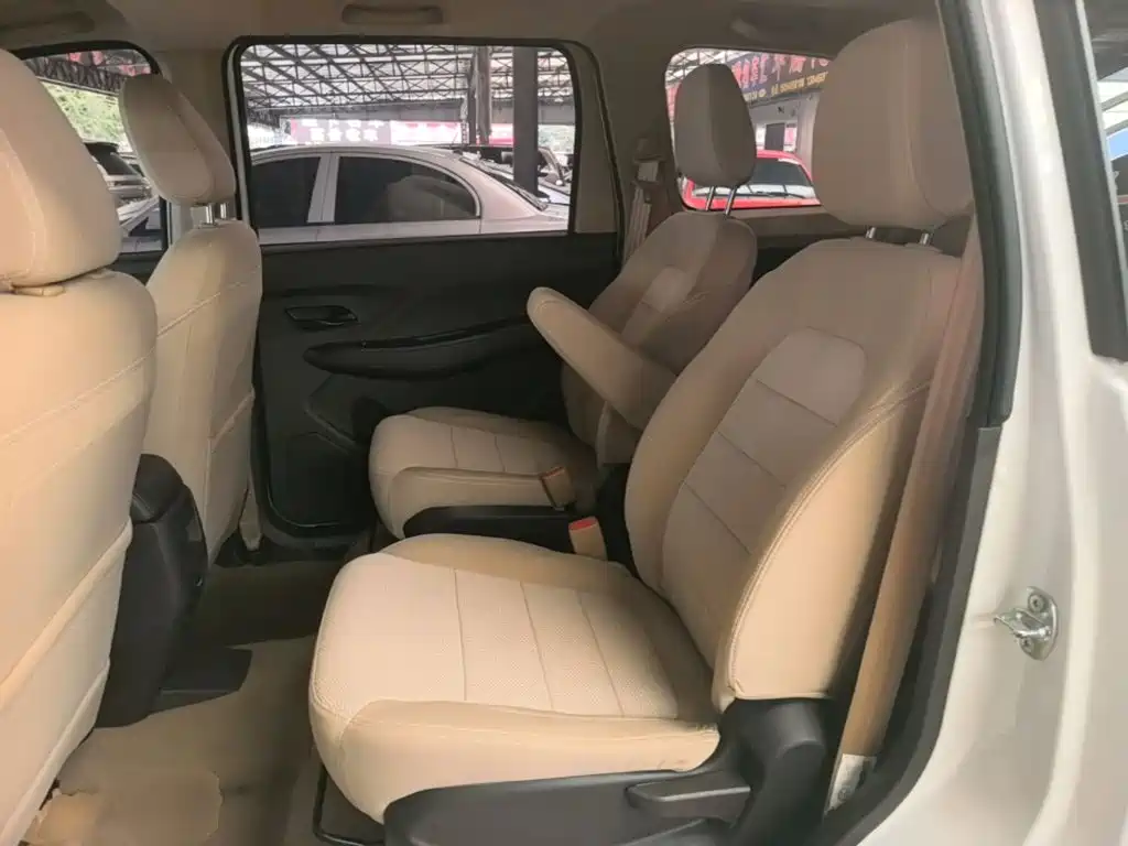 Wuling Hongguang — миниатюра 17