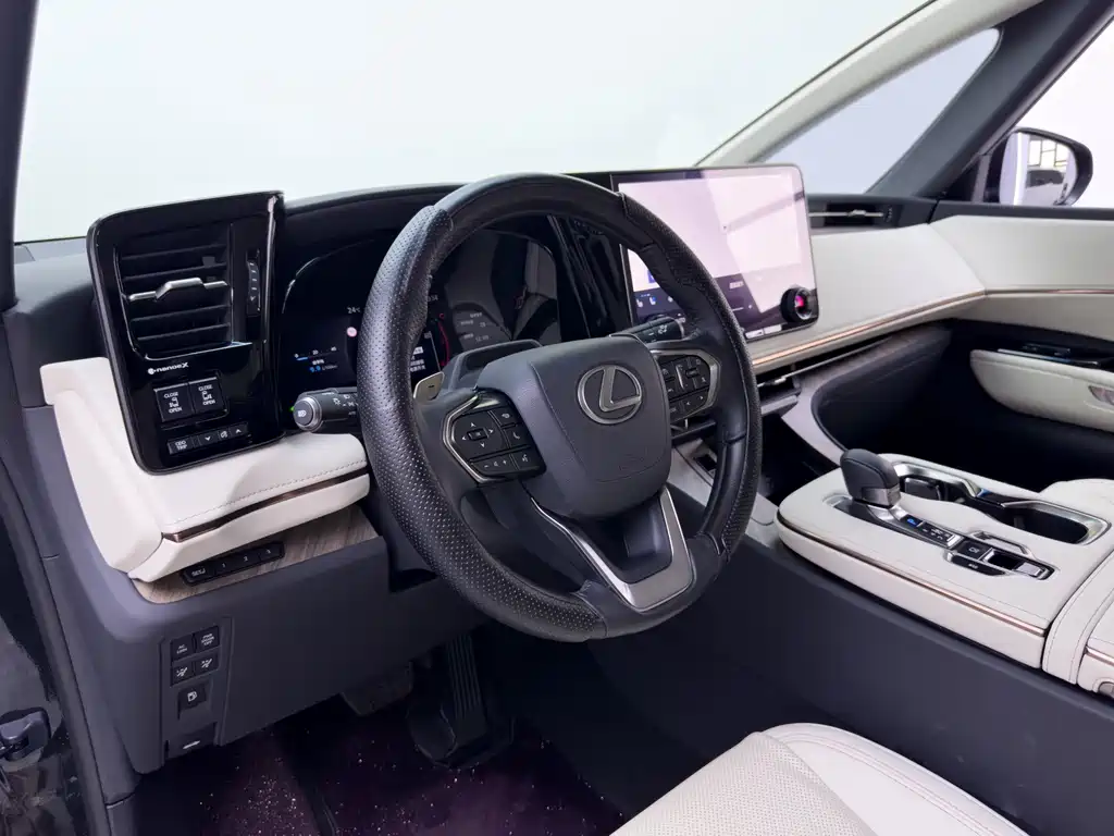 Lexus LM — миниатюра 14