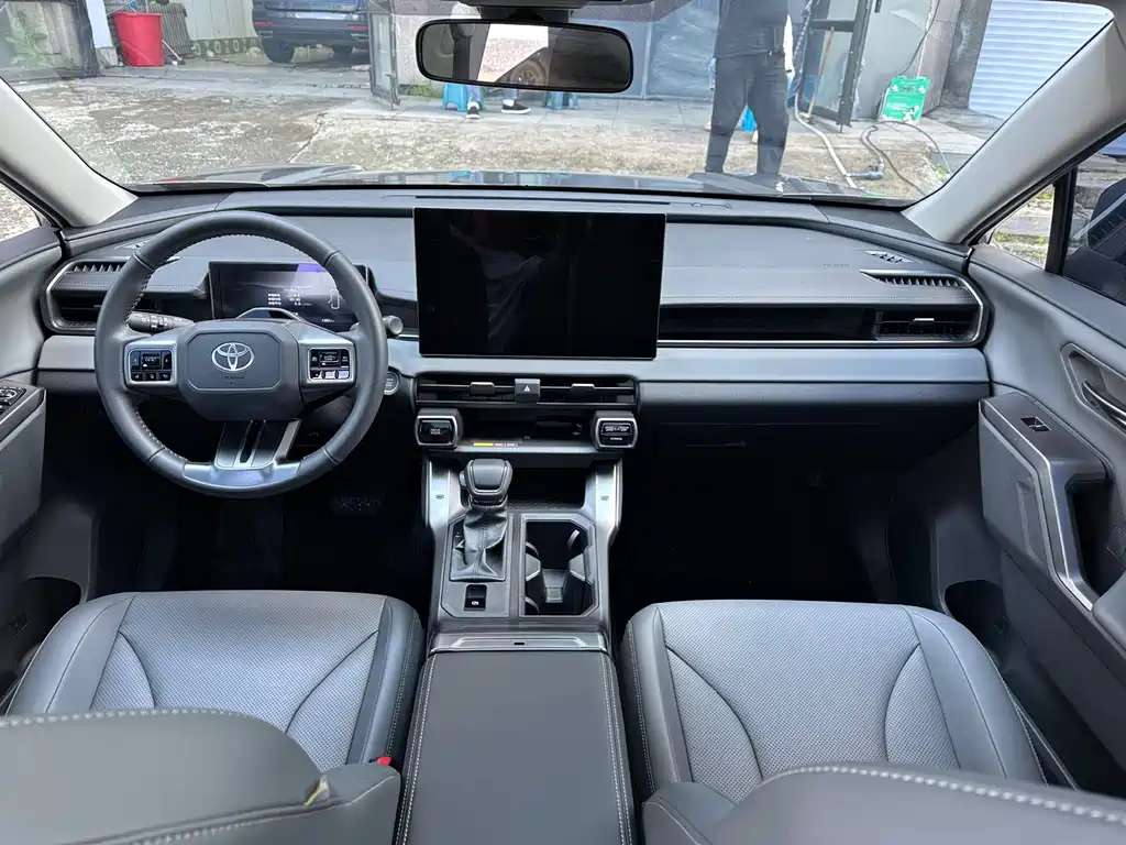 Toyota RAV4 — миниатюра 16