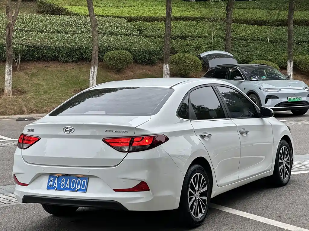 Hyundai Elantra — миниатюра 5