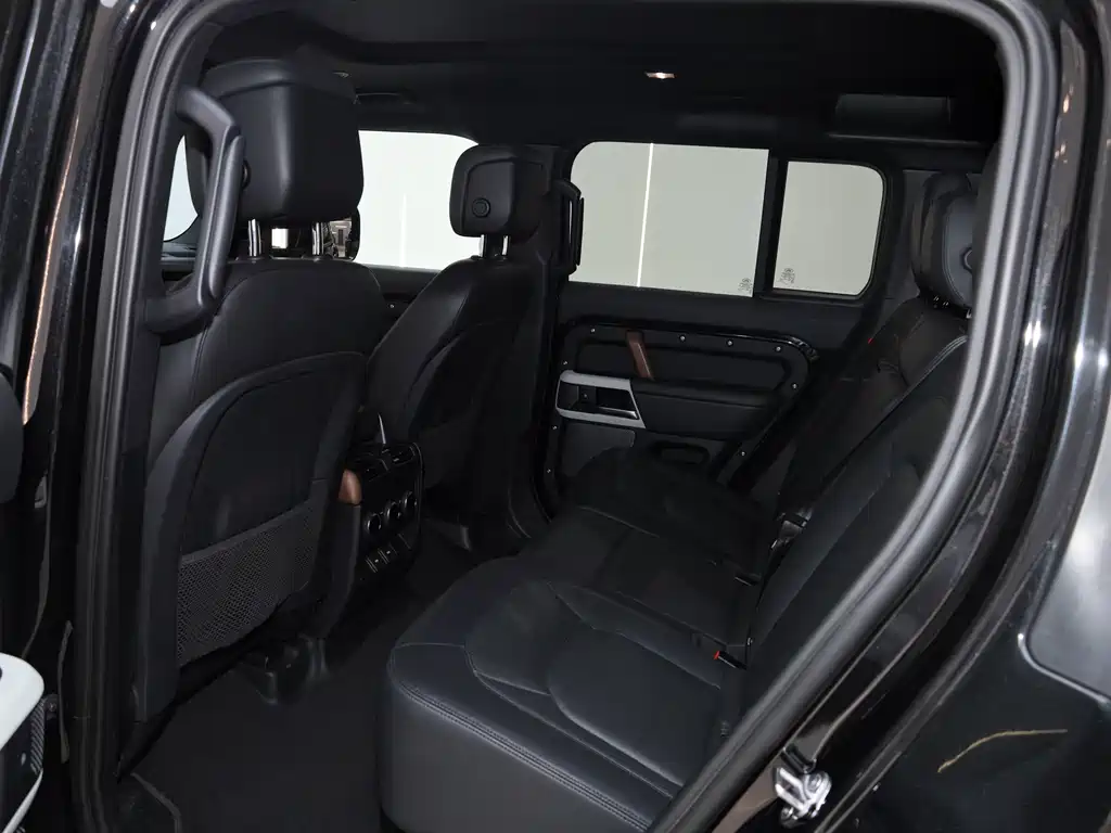 Land Rover Defender 2024 — фото 26