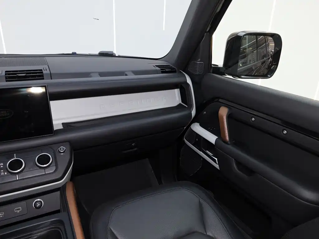 Land Rover Defender 2024 — фото 19