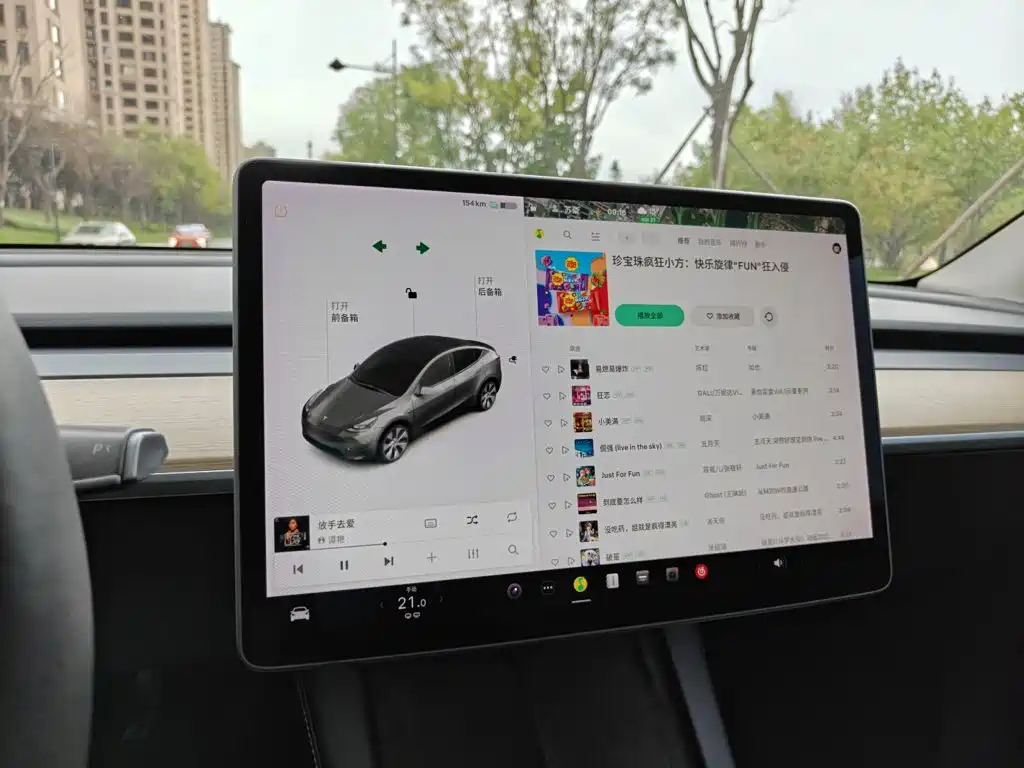 Tesla Model Y — миниатюра 13