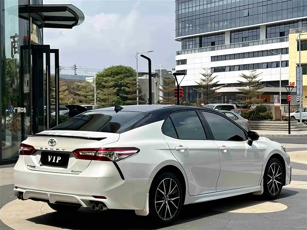 TOYOTA CAMRY