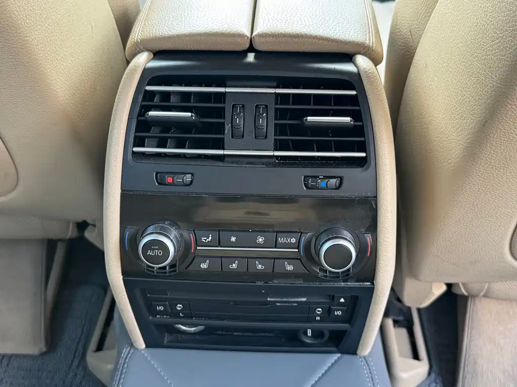 BMW 7 Series — миниатюра 23