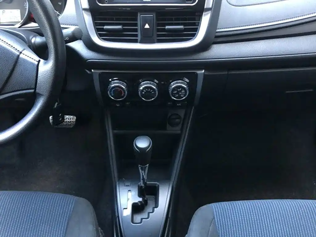 Toyota Yaris L — миниатюра 10