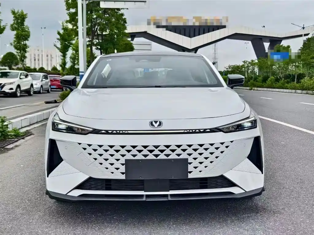 CHANGAN  UNI V SMART IDD