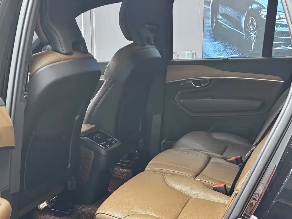Volvo XC90 — миниатюра 5