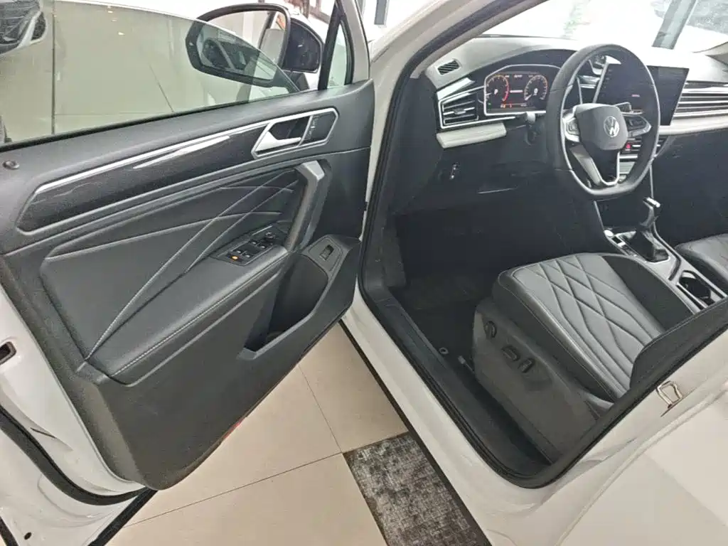 Volkswagen Tiguan L — миниатюра 16