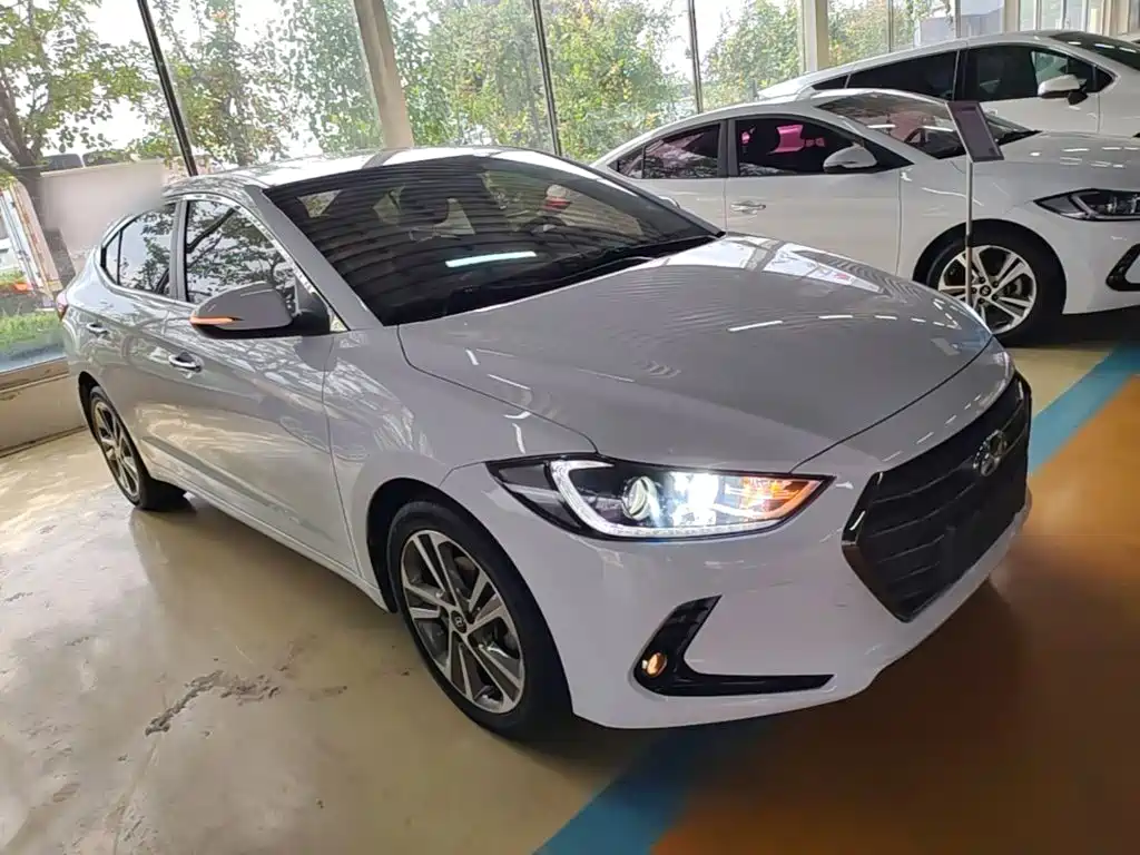 Hyundai Elantra — миниатюра 4