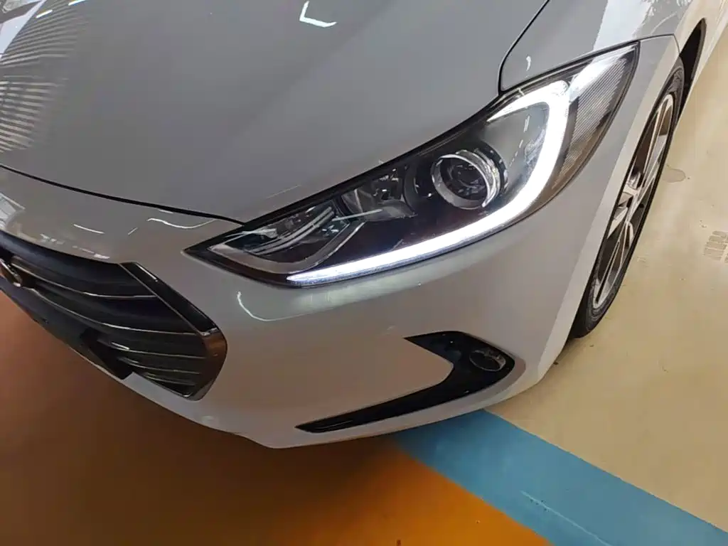 Hyundai Elantra — миниатюра 24