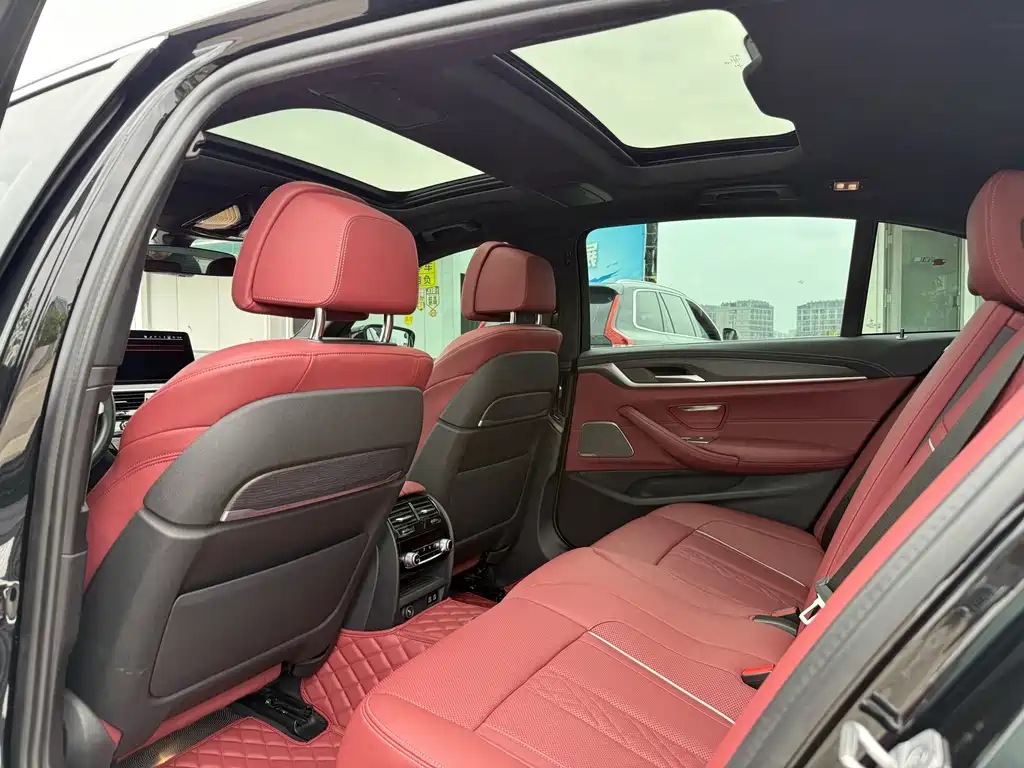 BMW 5 Series — миниатюра 8