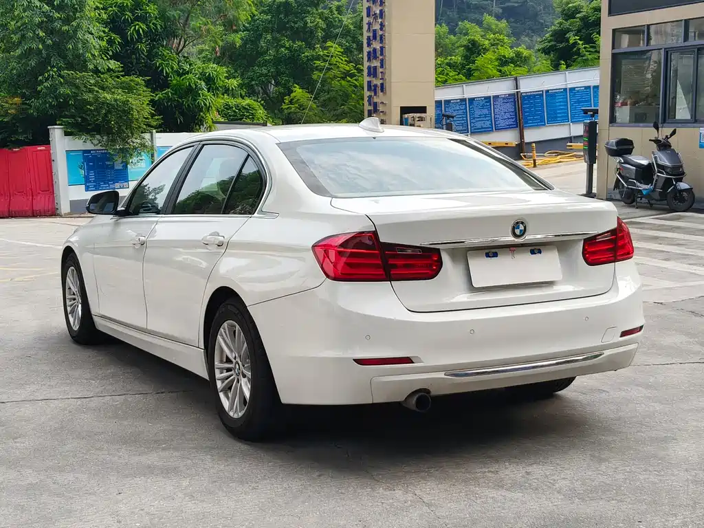 BMW 3 Series — миниатюра 4
