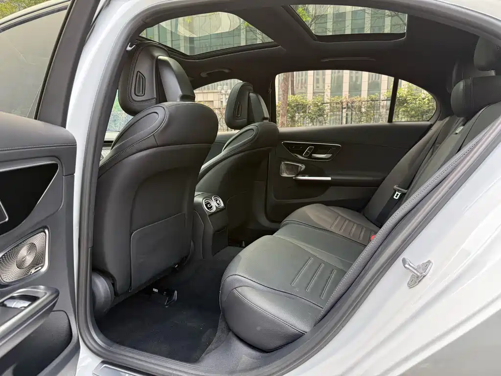 Mercedes-Benz C-Class — миниатюра 17