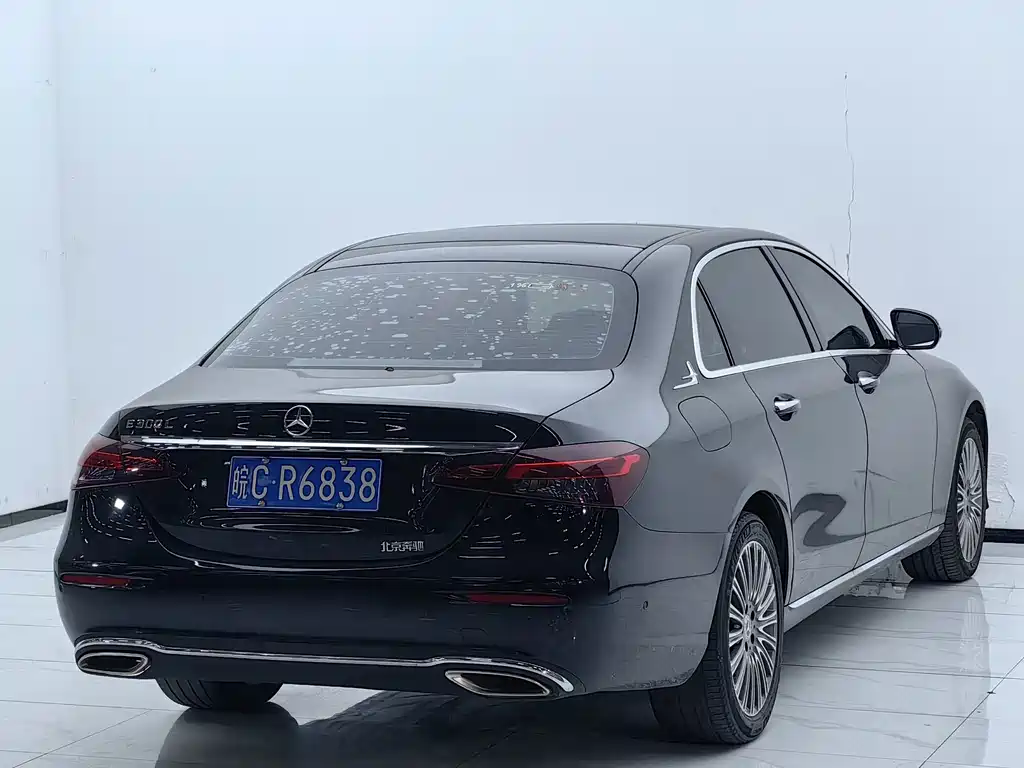 Mercedes-Benz E-Class — миниатюра 16