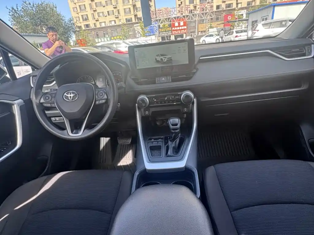 Toyota RAV4 — миниатюра 18
