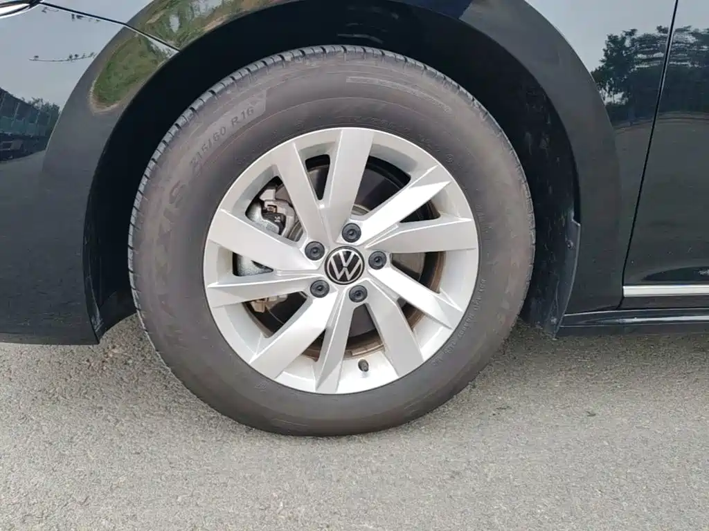 Volkswagen Passat PHEV — миниатюра 23