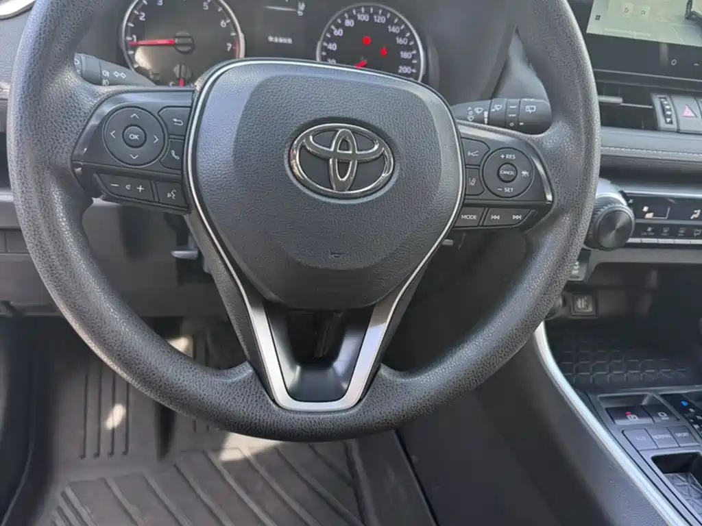 Toyota RAV4 — миниатюра 6