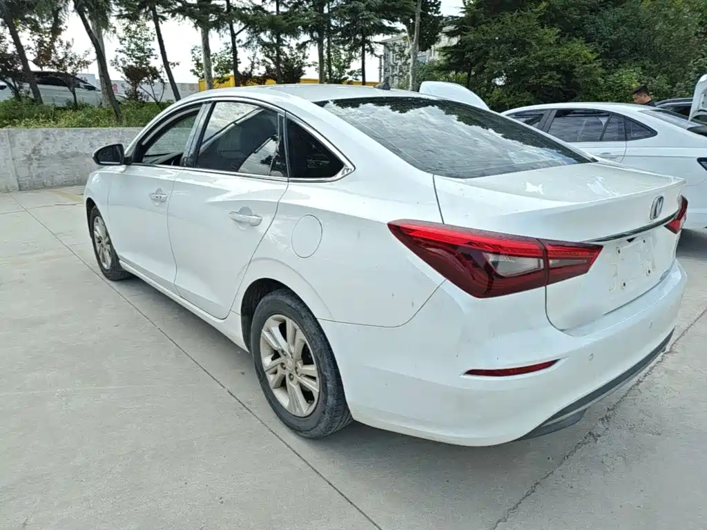 Changan Eado — миниатюра 5