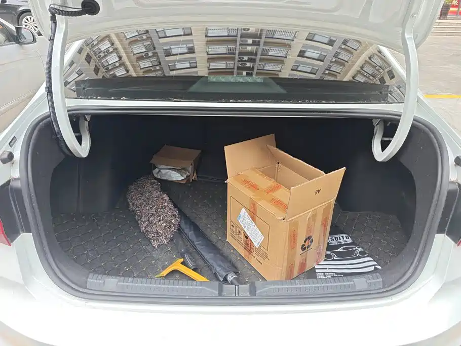 Volkswagen Lavida — миниатюра 4