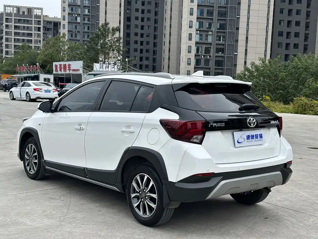 Toyota Yaris L 2022 — фото 4