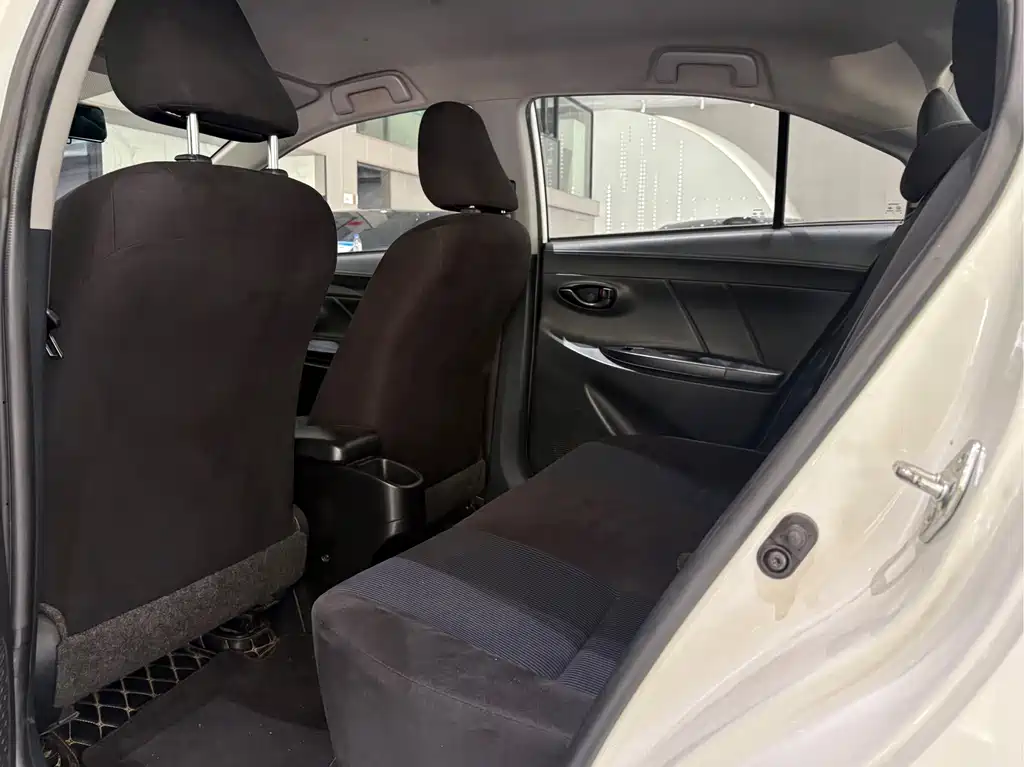 Toyota Yaris L — миниатюра 5