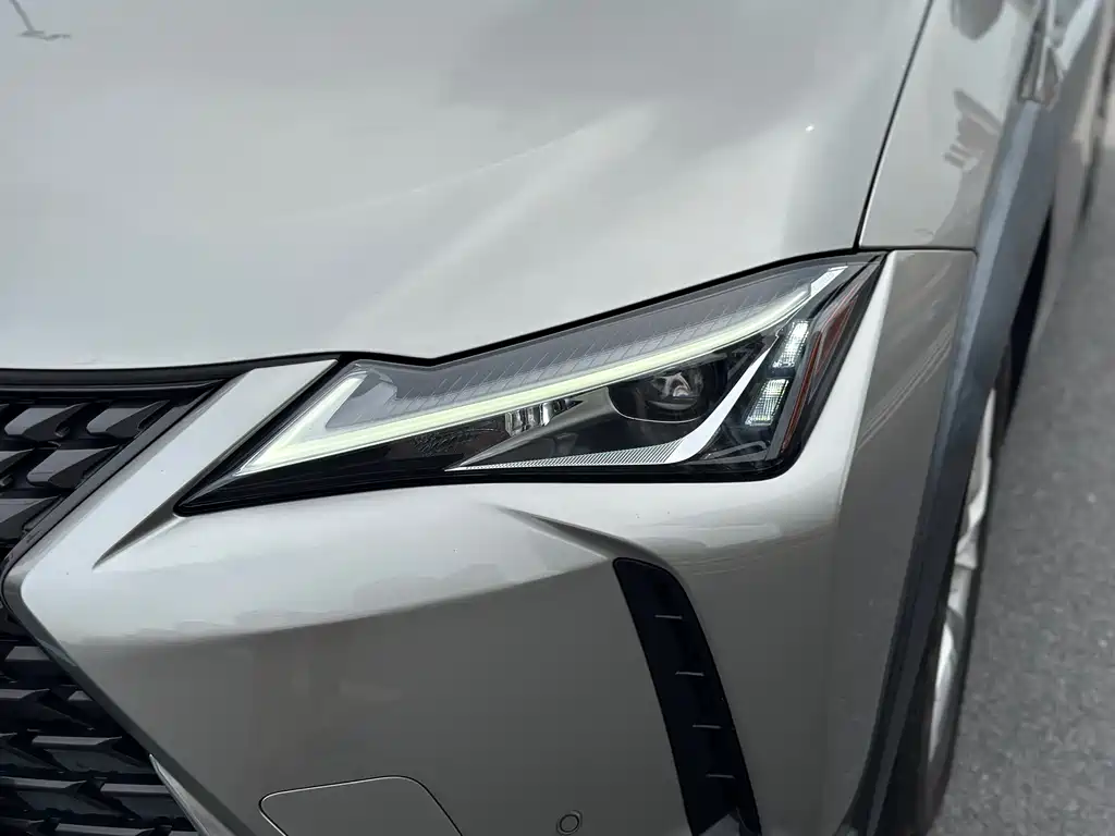 Lexus UX — миниатюра 17
