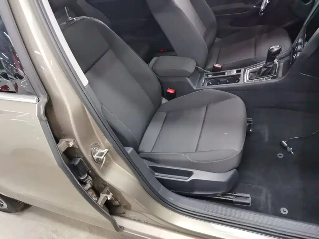 Volkswagen Golf — миниатюра 25