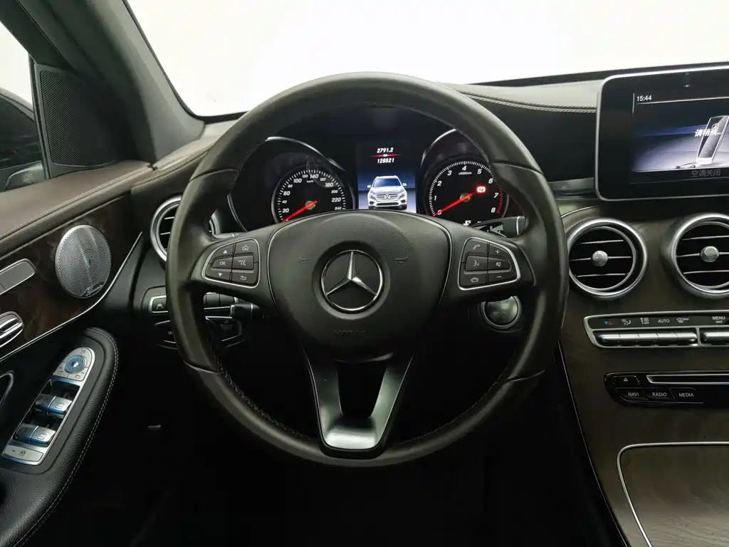 Mercedes-Benz GLC — миниатюра 11